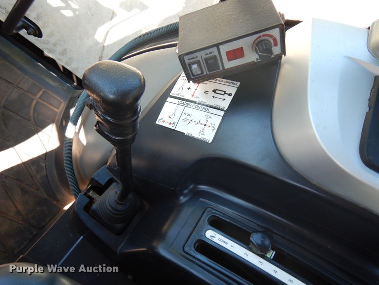 image for item IL9830 Bobcat CT335  tractor