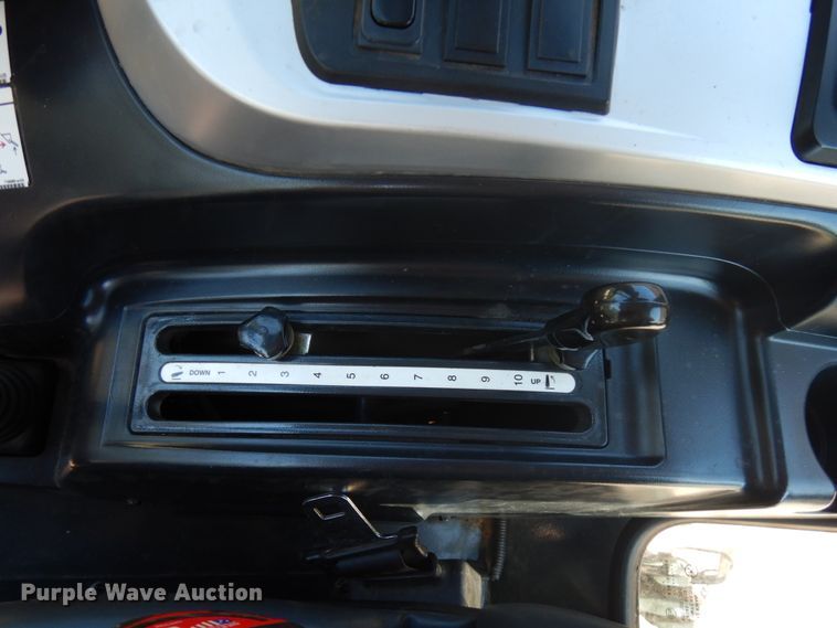 image for item IL9830 Bobcat CT335  tractor