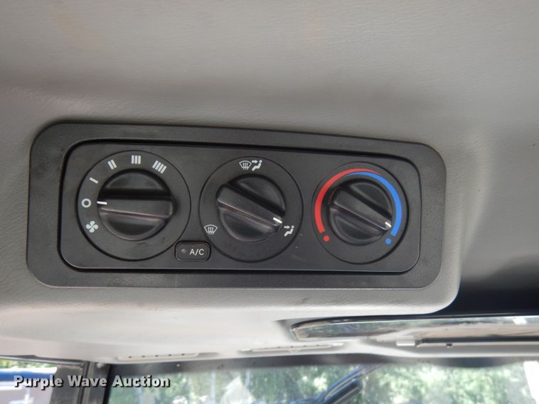 image for item IL9830 Bobcat CT335  tractor