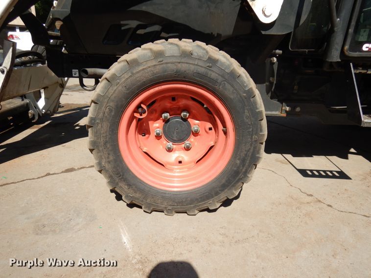 image for item IL9830 Bobcat CT335  tractor