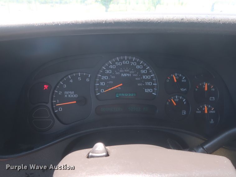 image for item IO9202 2005 Chevrolet Suburban 2500  SUV