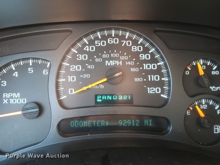 image for item IO9202 2005 Chevrolet Suburban 2500  SUV