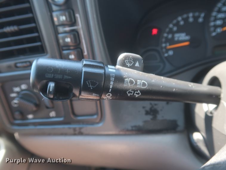 image for item IO9202 2005 Chevrolet Suburban 2500  SUV