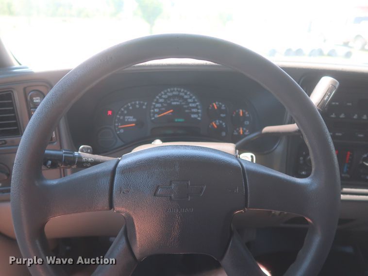 image for item IO9202 2005 Chevrolet Suburban 2500  SUV