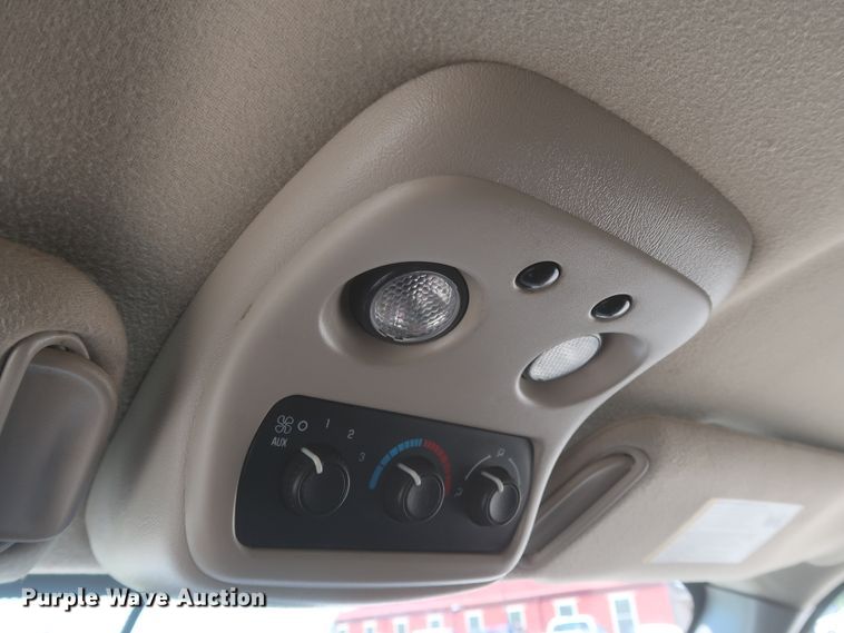 image for item IO9202 2005 Chevrolet Suburban 2500  SUV