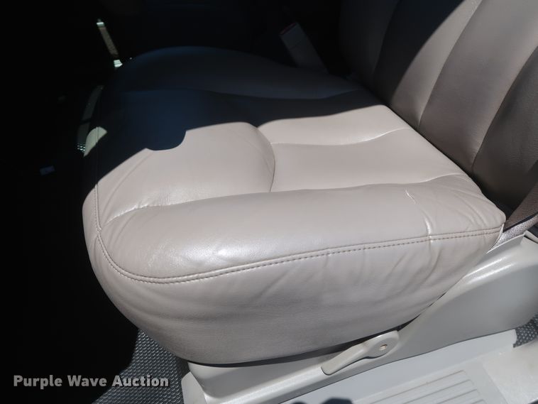 image for item IO9202 2005 Chevrolet Suburban 2500  SUV