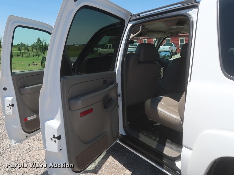 image for item IO9202 2005 Chevrolet Suburban 2500  SUV