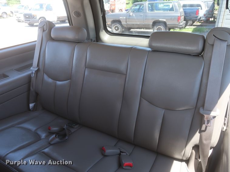 image for item IO9202 2005 Chevrolet Suburban 2500  SUV