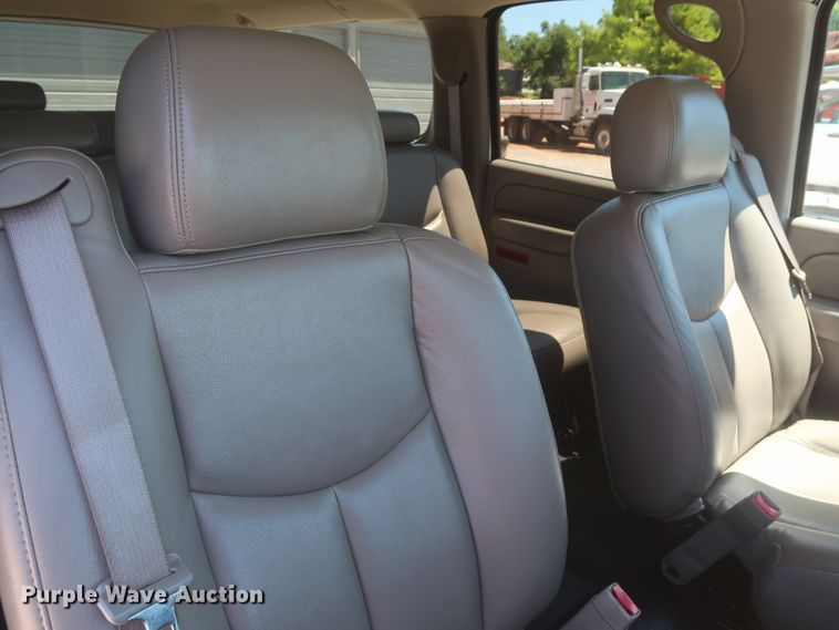 image for item IO9202 2005 Chevrolet Suburban 2500  SUV