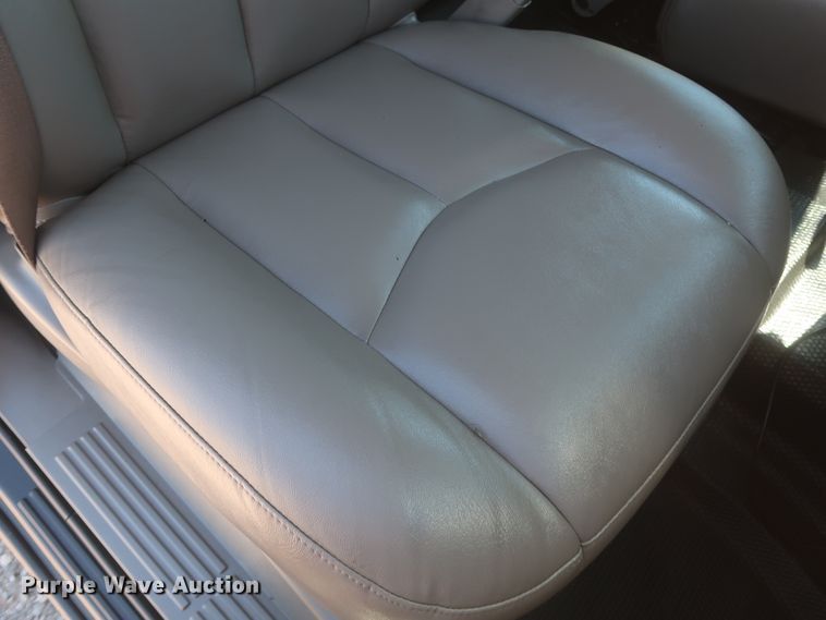 image for item IO9202 2005 Chevrolet Suburban 2500  SUV