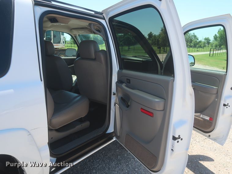 image for item IO9202 2005 Chevrolet Suburban 2500  SUV