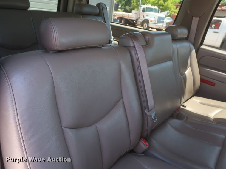 image for item IO9202 2005 Chevrolet Suburban 2500  SUV