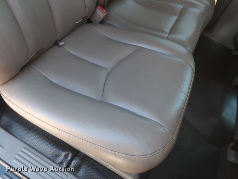 image for item IO9202 2005 Chevrolet Suburban 2500  SUV