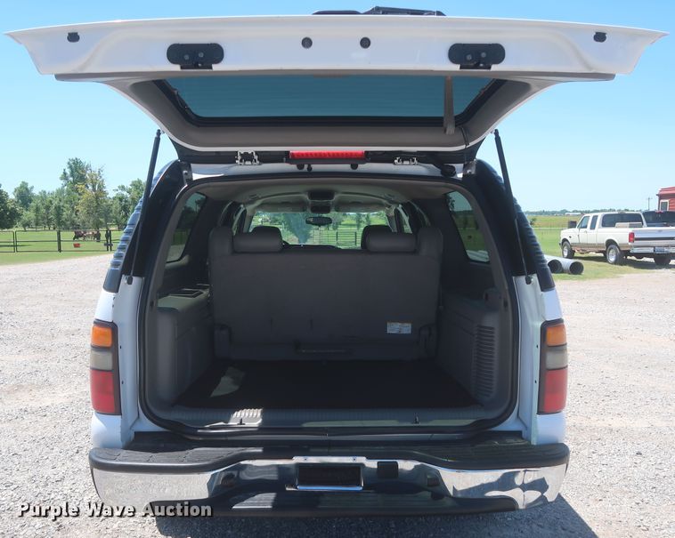 image for item IO9202 2005 Chevrolet Suburban 2500  SUV