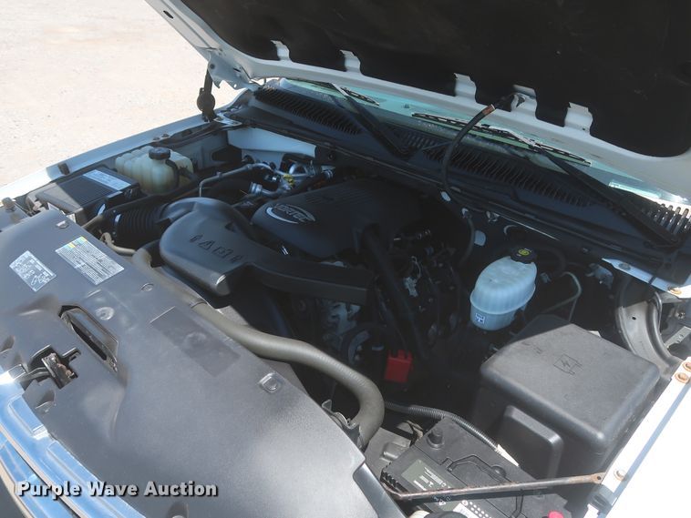 image for item IO9202 2005 Chevrolet Suburban 2500  SUV