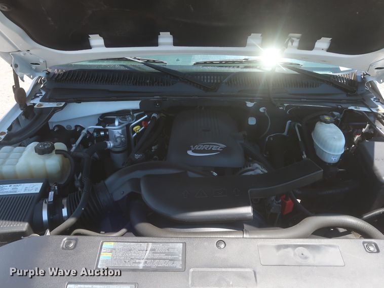 image for item IO9202 2005 Chevrolet Suburban 2500  SUV