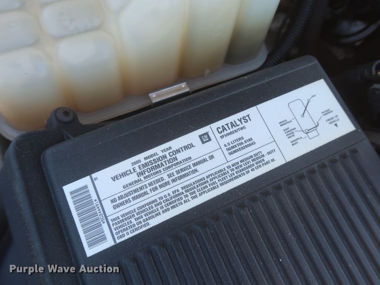 image for item IO9202 2005 Chevrolet Suburban 2500  SUV