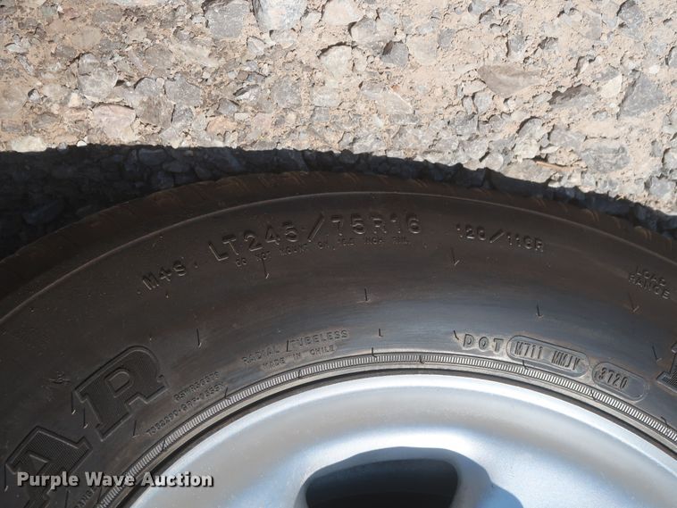 image for item IO9202 2005 Chevrolet Suburban 2500  SUV