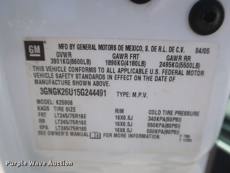 image for item IO9202 2005 Chevrolet Suburban 2500  SUV