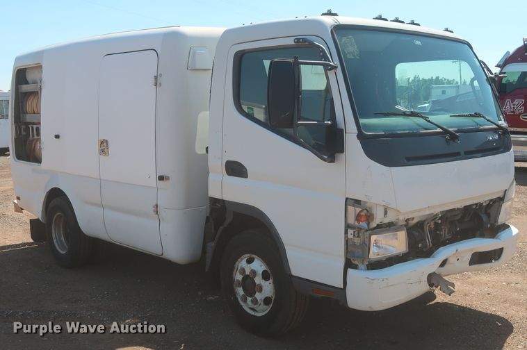 image for item IO9207 2010 Mitsubishi Fuso  sprayer truck