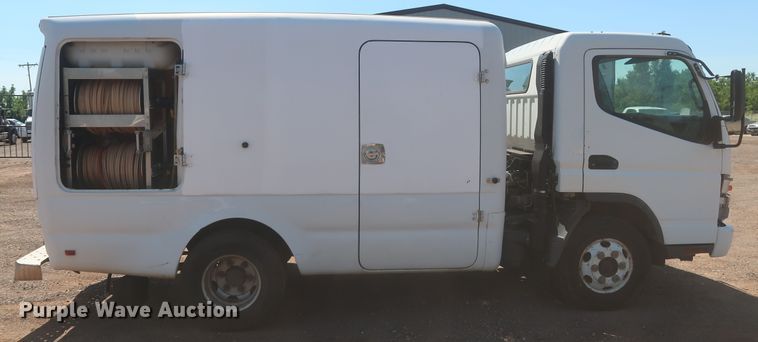 image for item IO9207 2010 Mitsubishi Fuso  sprayer truck