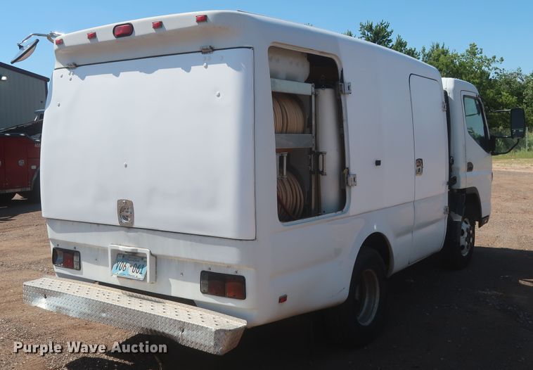 image for item IO9207 2010 Mitsubishi Fuso  sprayer truck