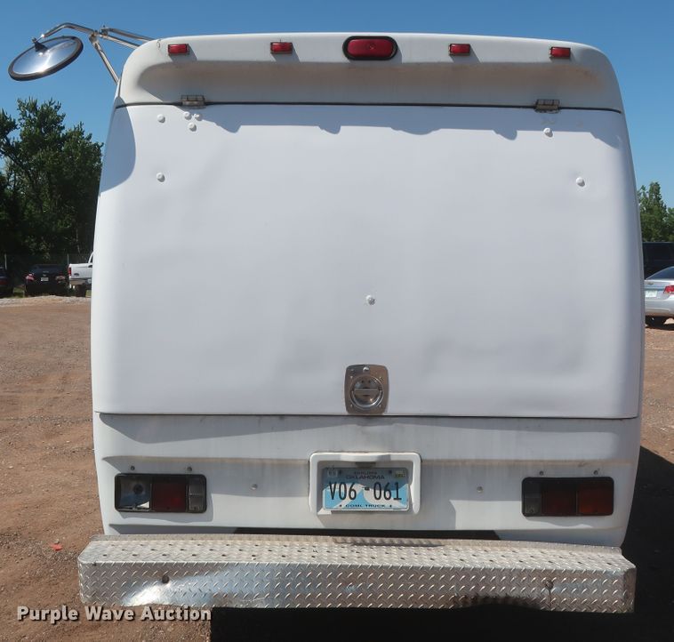 image for item IO9207 2010 Mitsubishi Fuso  sprayer truck