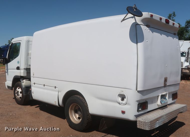 image for item IO9207 2010 Mitsubishi Fuso  sprayer truck