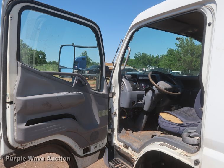 image for item IO9207 2010 Mitsubishi Fuso  sprayer truck