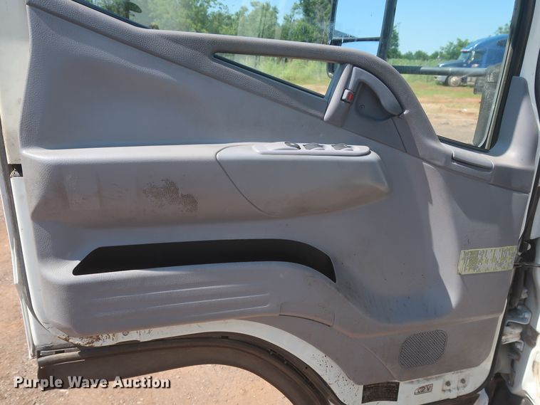 image for item IO9207 2010 Mitsubishi Fuso  sprayer truck