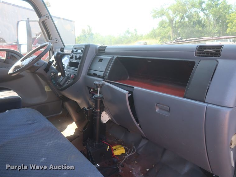 image for item IO9207 2010 Mitsubishi Fuso  sprayer truck