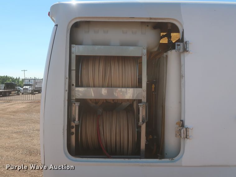 image for item IO9207 2010 Mitsubishi Fuso  sprayer truck