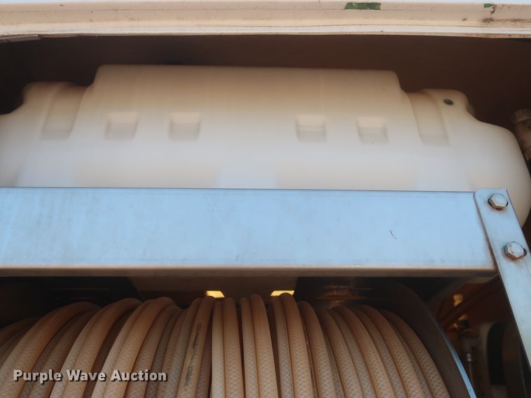 image for item IO9207 2010 Mitsubishi Fuso  sprayer truck