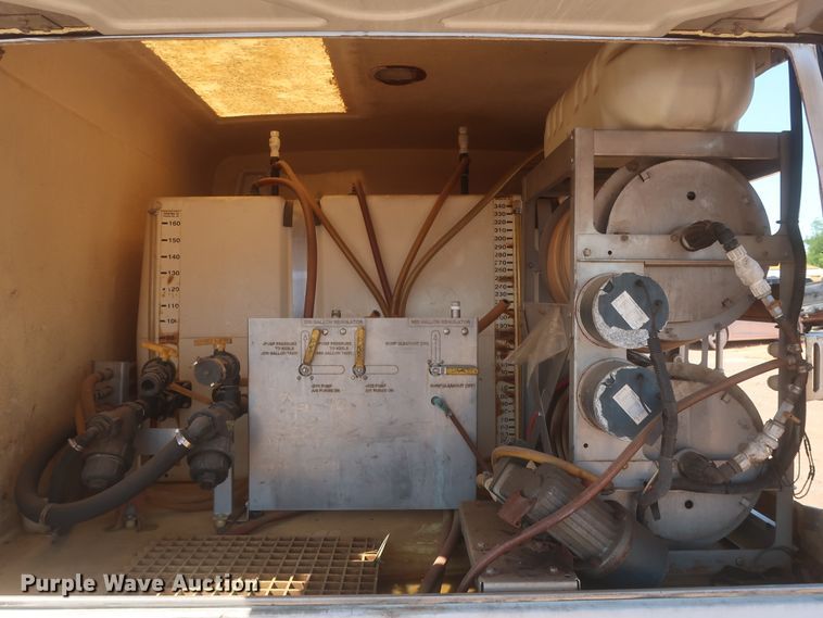 image for item IO9207 2010 Mitsubishi Fuso  sprayer truck