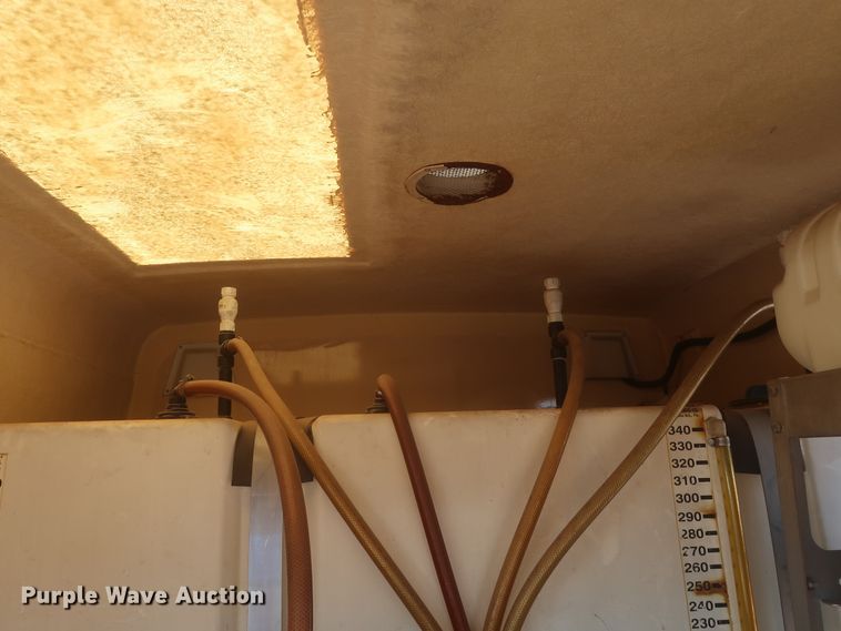 image for item IO9207 2010 Mitsubishi Fuso  sprayer truck