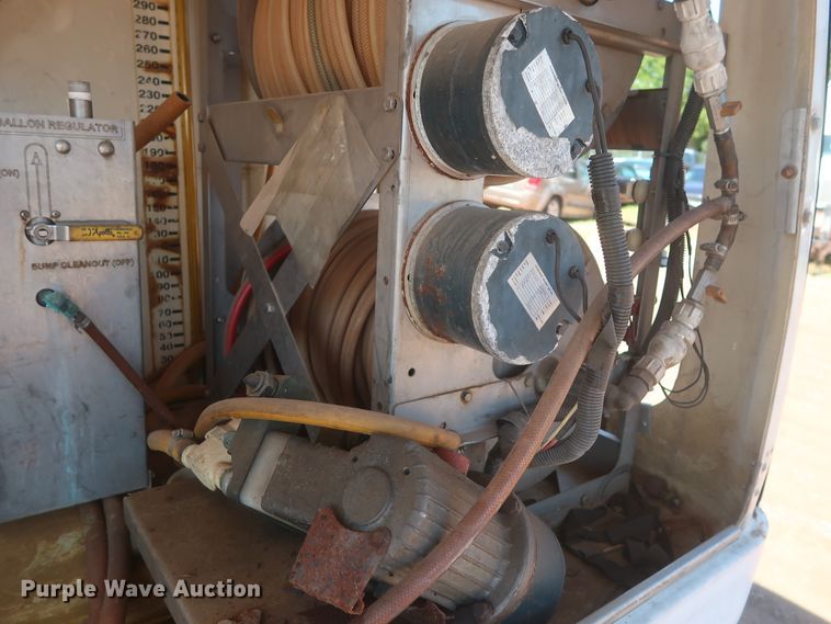 image for item IO9207 2010 Mitsubishi Fuso  sprayer truck