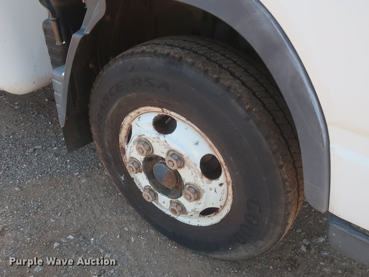 image for item IO9207 2010 Mitsubishi Fuso  sprayer truck