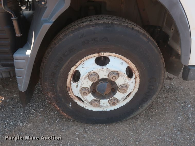 image for item IO9207 2010 Mitsubishi Fuso  sprayer truck