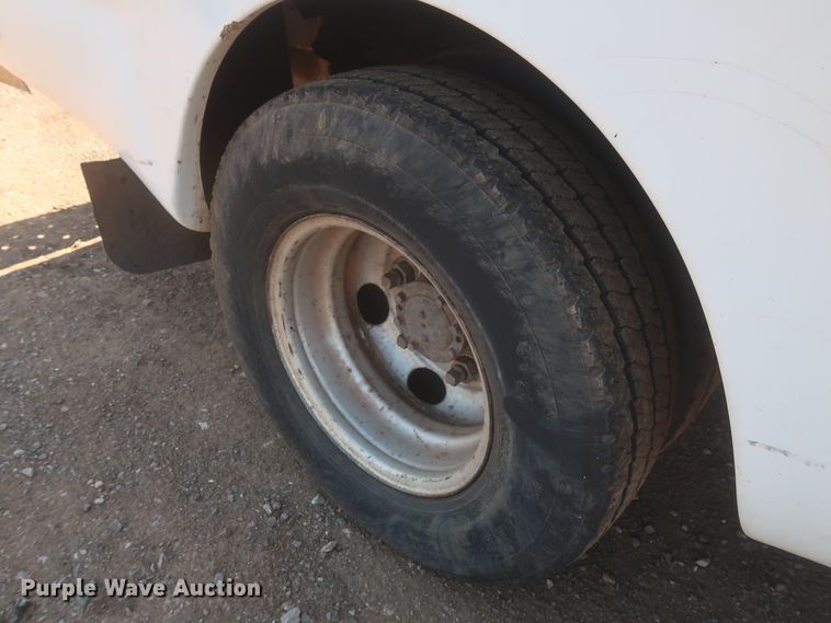 image for item IO9207 2010 Mitsubishi Fuso  sprayer truck