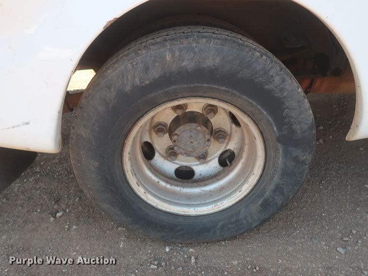 image for item IO9207 2010 Mitsubishi Fuso  sprayer truck