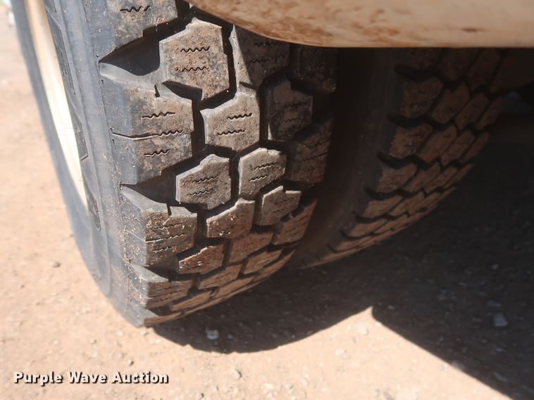 image for item IO9207 2010 Mitsubishi Fuso  sprayer truck