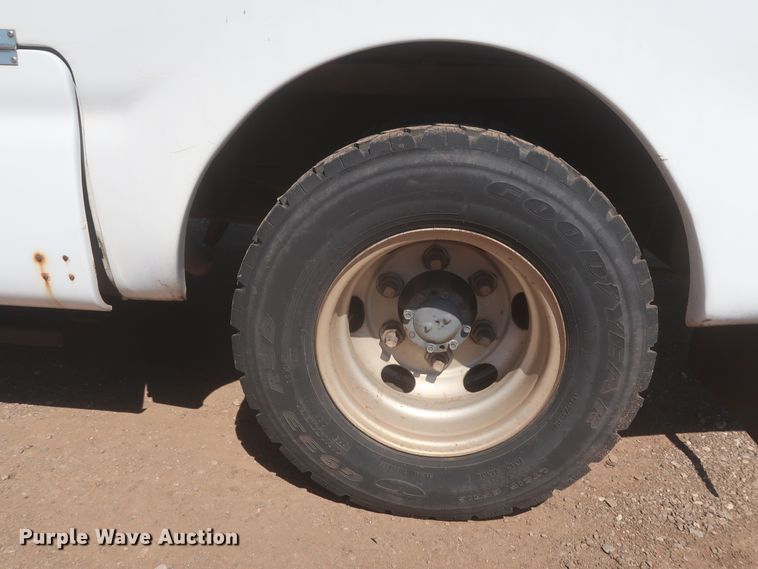 image for item IO9207 2010 Mitsubishi Fuso  sprayer truck