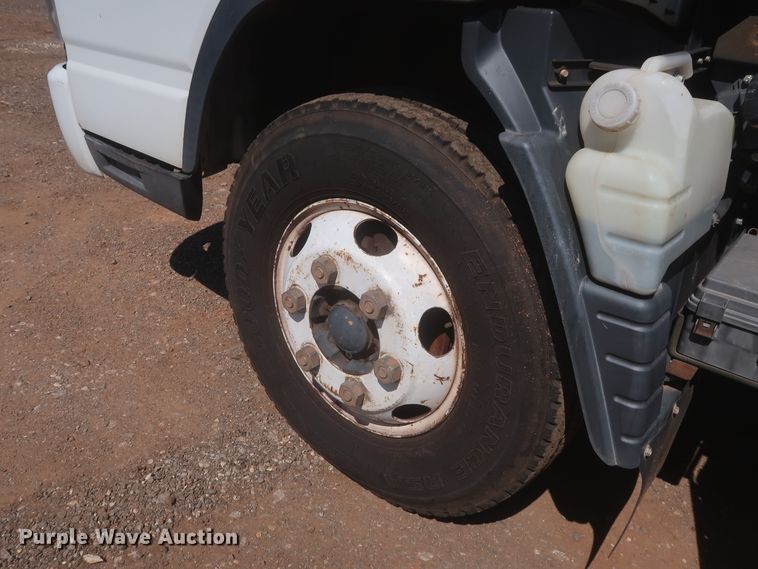 image for item IO9207 2010 Mitsubishi Fuso  sprayer truck