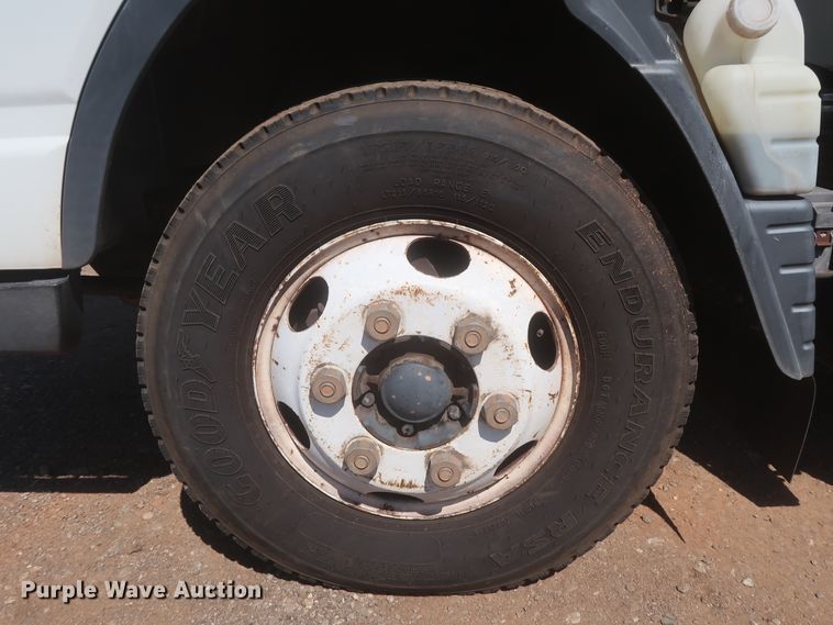 image for item IO9207 2010 Mitsubishi Fuso  sprayer truck