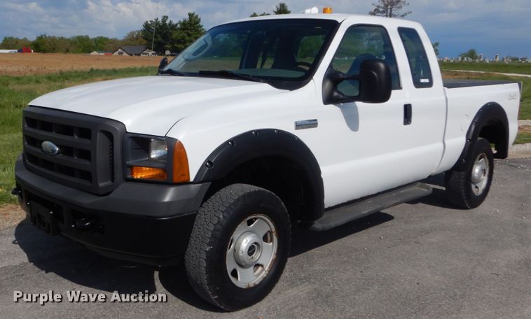 image for item IT9034 2005 Ford F250 Super Duty XL  SuperCab pickup truck