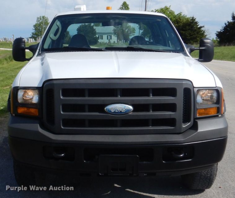 image for item IT9034 2005 Ford F250 Super Duty XL  SuperCab pickup truck