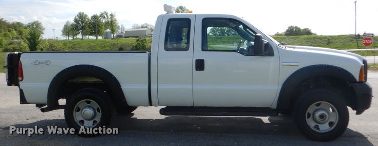 image for item IT9034 2005 Ford F250 Super Duty XL  SuperCab pickup truck