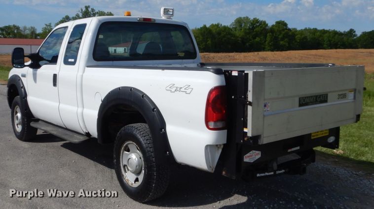 image for item IT9034 2005 Ford F250 Super Duty XL  SuperCab pickup truck