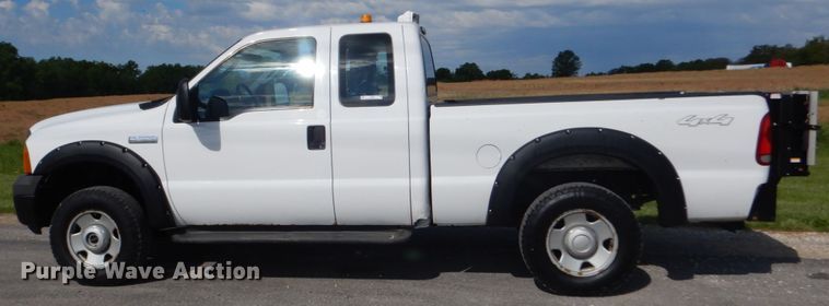 image for item IT9034 2005 Ford F250 Super Duty XL  SuperCab pickup truck