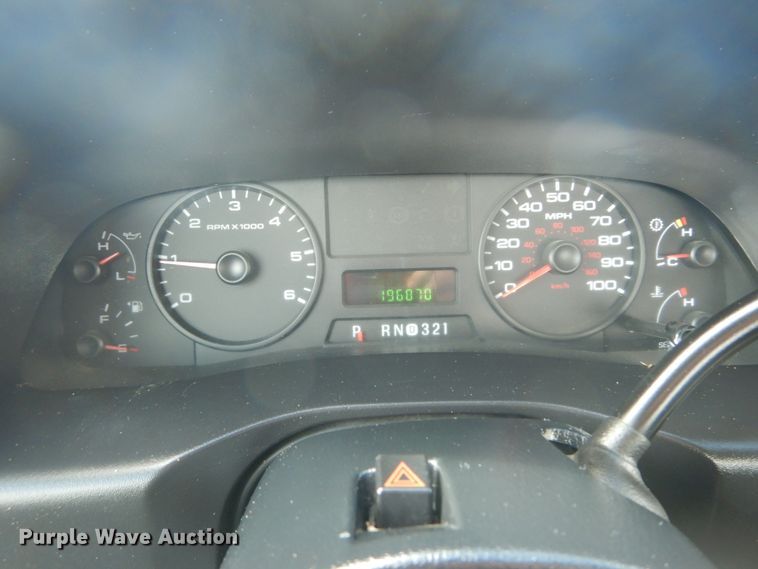 image for item IT9034 2005 Ford F250 Super Duty XL  SuperCab pickup truck